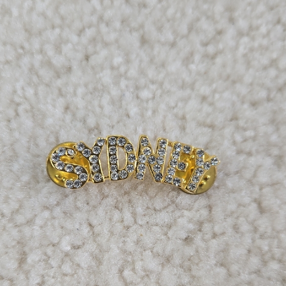 Source Unknown Jewelry - 4/$25 🍁 NWOT SYDNEY Name Brooch